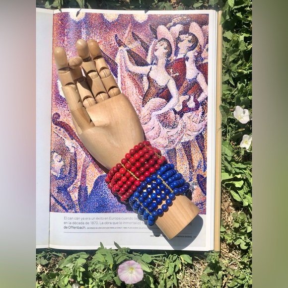 Set of Two Multi-strand Howlite-like Beaded Bracelets - Picture 2 of 9